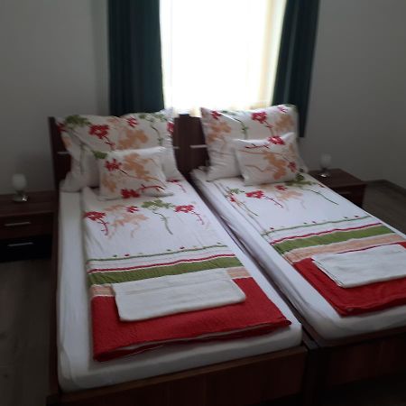 M47 Vendeghaz-Airport Hotel Debrecen Ngoại thất bức ảnh