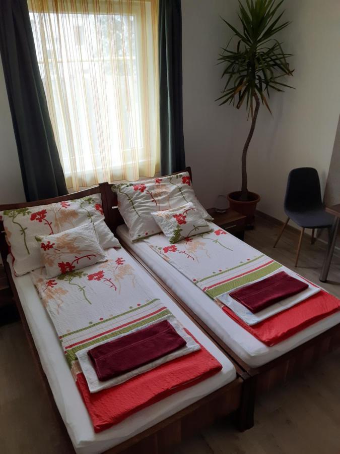 M47 Vendeghaz-Airport Hotel Debrecen Ngoại thất bức ảnh