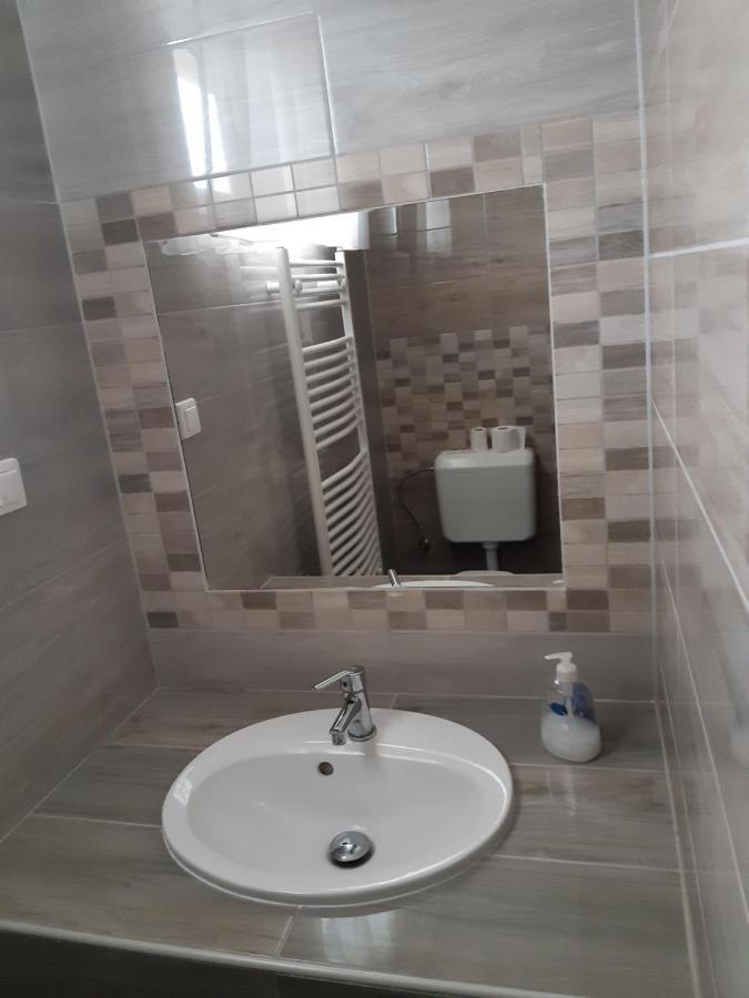 M47 Vendeghaz-Airport Hotel Debrecen Ngoại thất bức ảnh