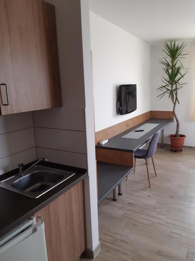 M47 Vendeghaz-Airport Hotel Debrecen Ngoại thất bức ảnh