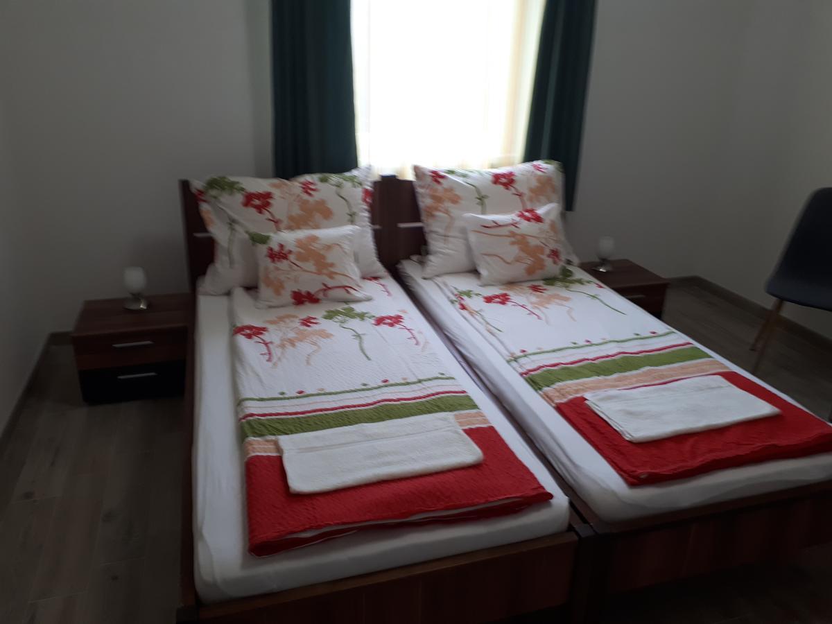 M47 Vendeghaz-Airport Hotel Debrecen Ngoại thất bức ảnh